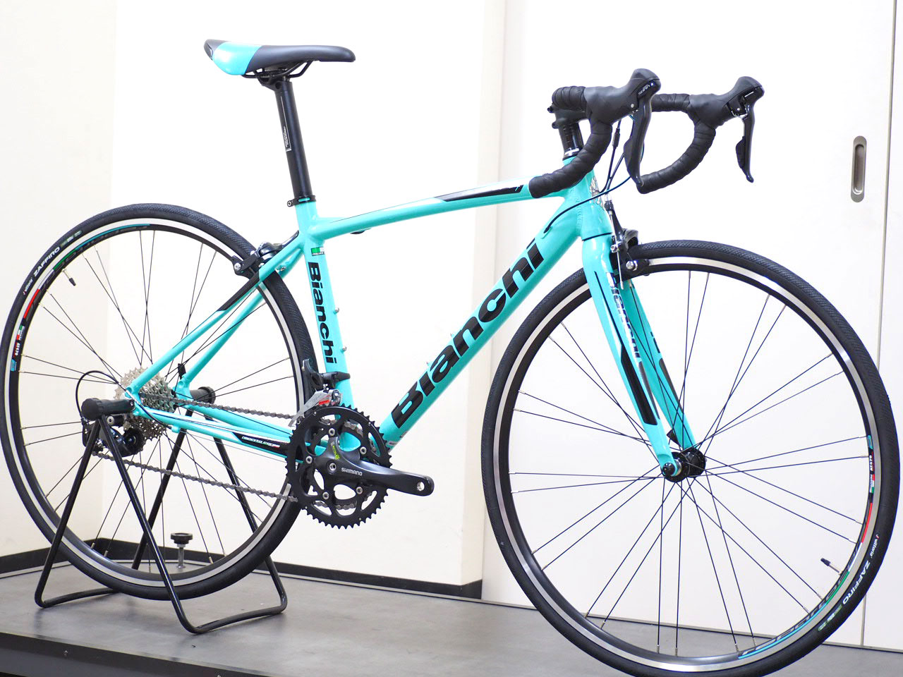 2020年 Bianchi Via nirone 41 コンポーネント105 - 自転車本体