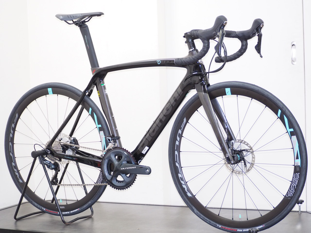 Bianchi OLTRE XR3 DISC ULTEGRA完成車