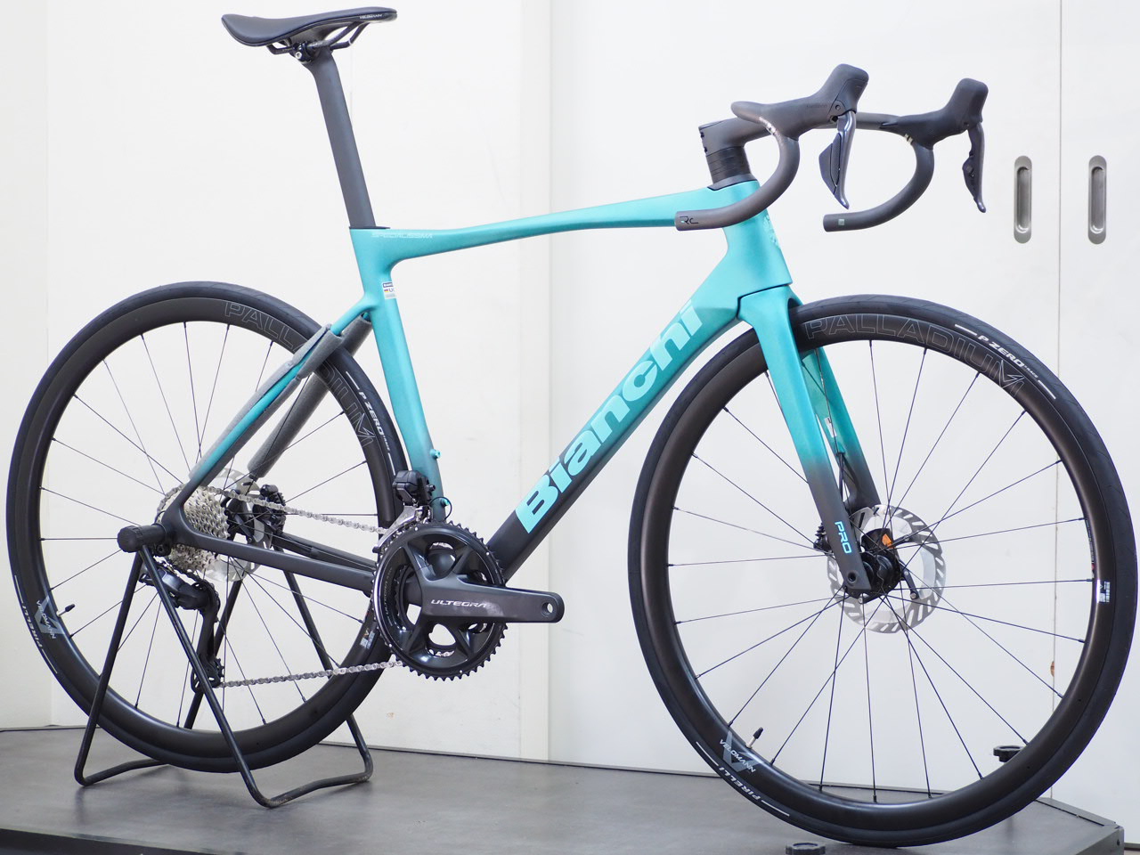 Bianchi(ビアンキ) SPECIALISSIMA(スペシャリッシマ)PRO ULTEGRA Di2 12s完成車 2024 チェレステカラー