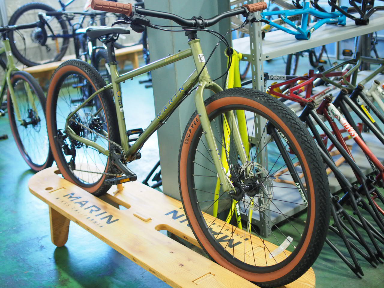MUIRWOODS 27.5 完成車