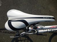 PINARELLO QUATTRO 105 2013 WHITE/BLACK/RED COLOR SADDLE SEAT ピナレロ クアトロ 2013年モデル ホワイトブラックレッド カラー サドル シート