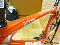 BIANCHI INTENSO(ビアンキ インテンソ) 2014年モデル トップチューブ